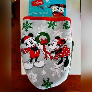 Disney Mickey and Minnie Mouse Holiday Christmas 2 pack Mini Oven Mitts